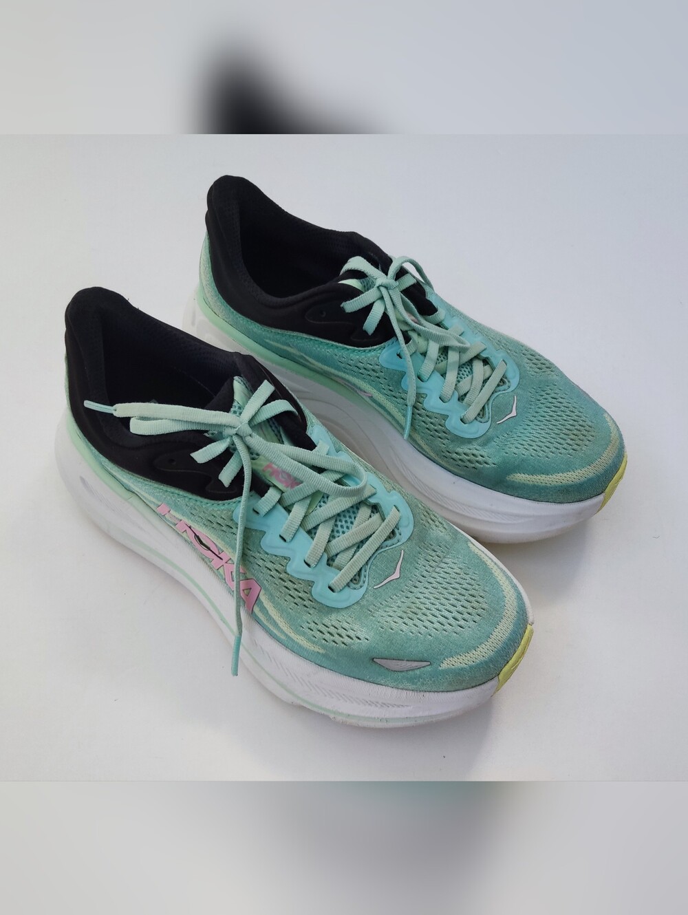 Hoka One One Bondi 9 Women's Running Shoes. Size 8.5 B. Pre-owned.